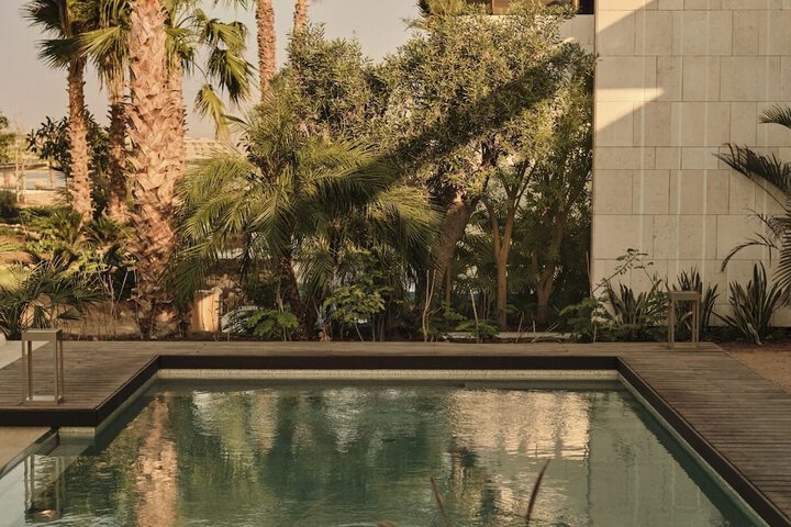 Pool 24 of 28