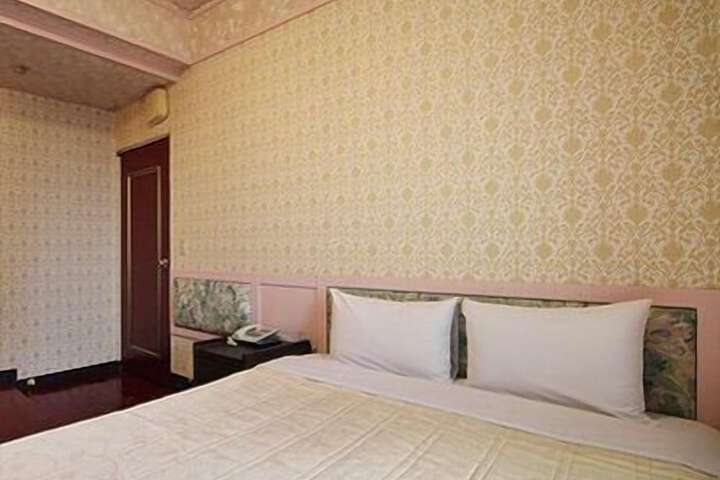 Room 7 of 51