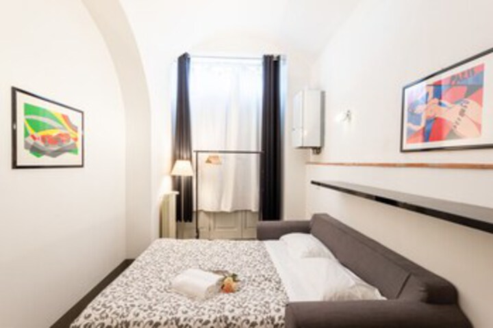 Room 3 of 8