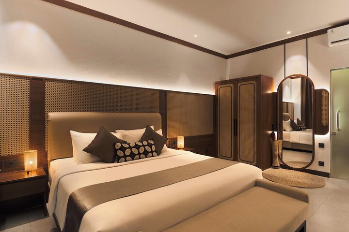 Room 10 of 31