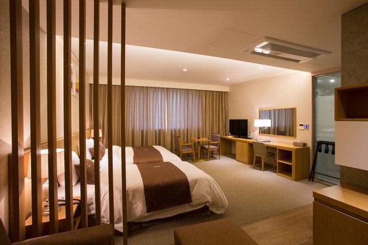 Room 14 of 145