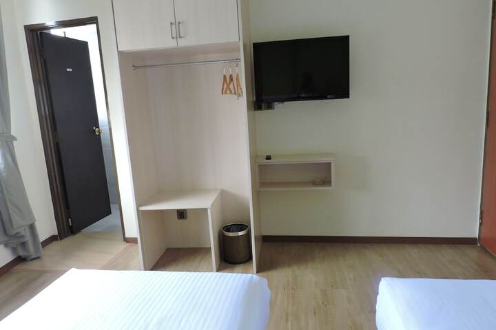 Room 10 of 43