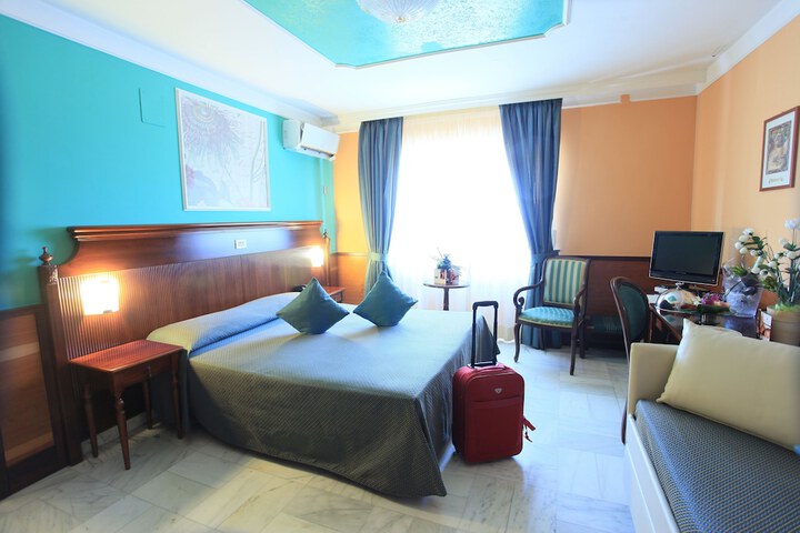 Room 9 of 133