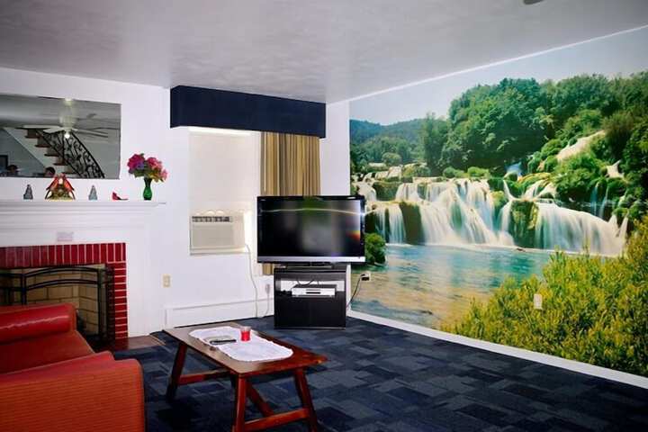 Room 19 of 42