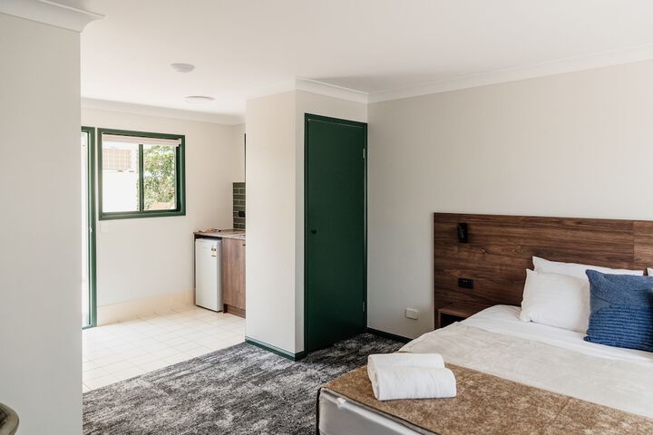 Room 8 of 33