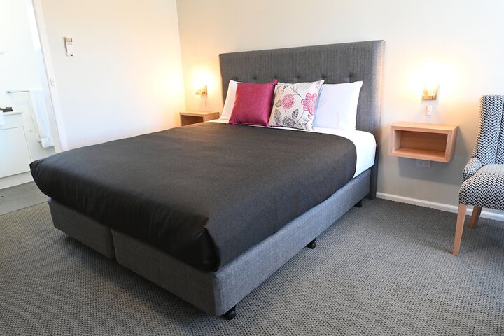 Room 8 of 16