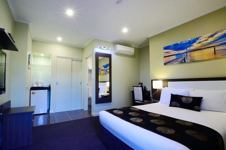 Room 15 of 48