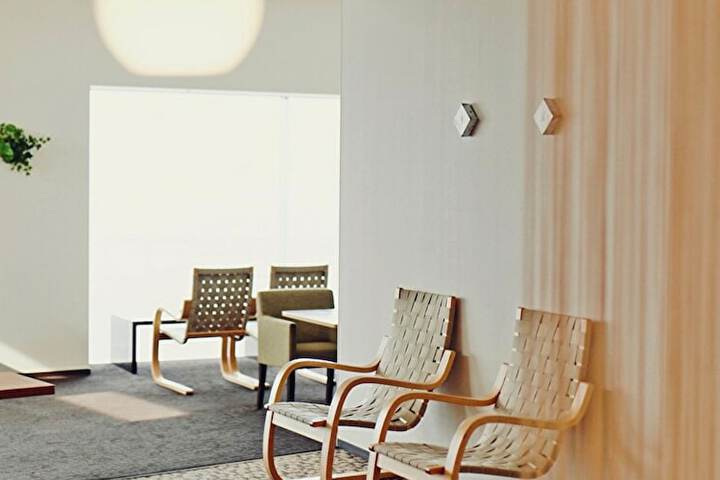 Lounge 67 of 84