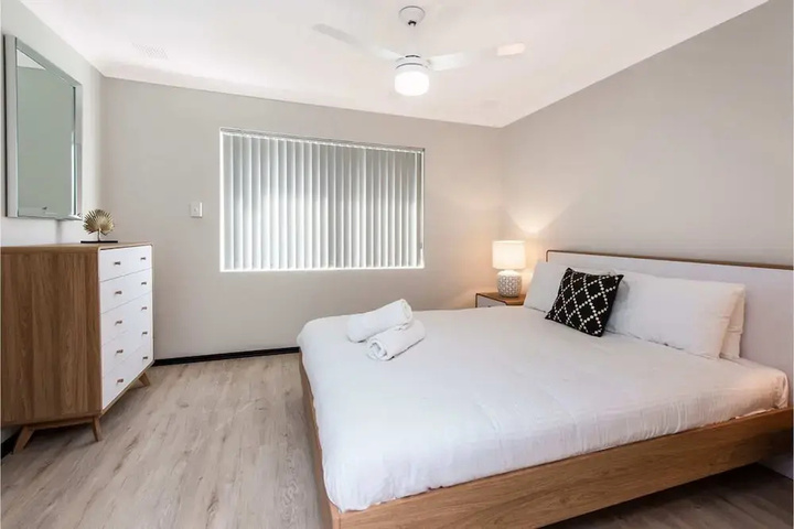 Room 3 of 16