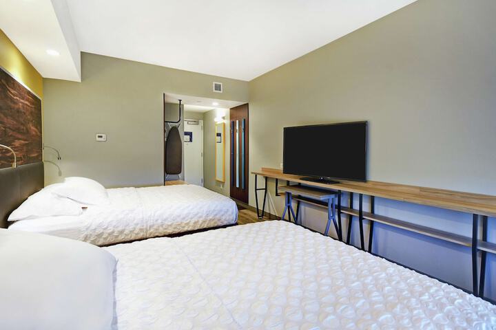 Room 10 of 32