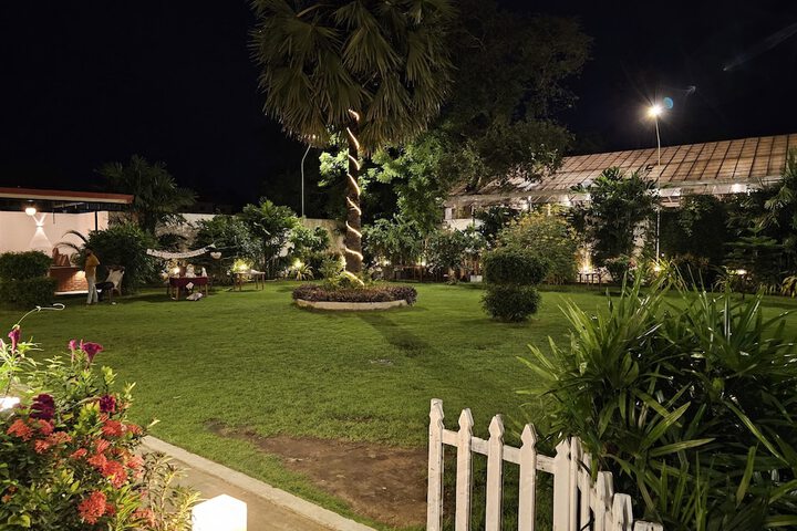 Hotel Exterior 19 of 26