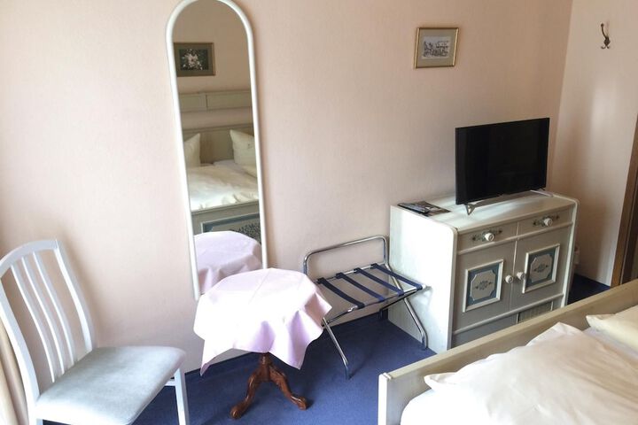 Room 15 of 32