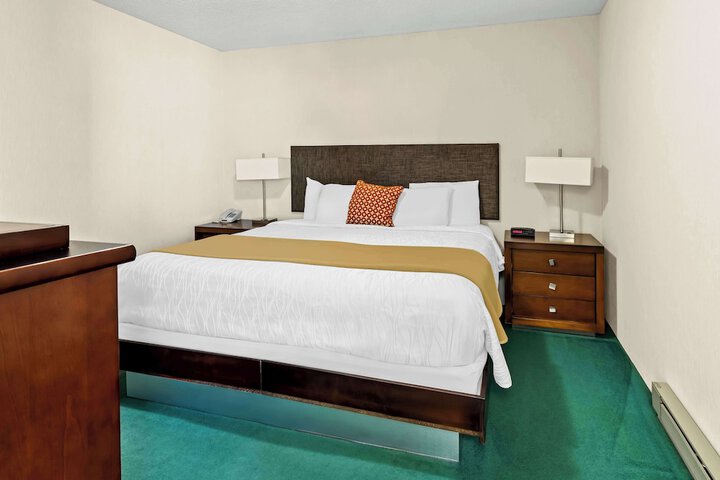 Room 16 of 38