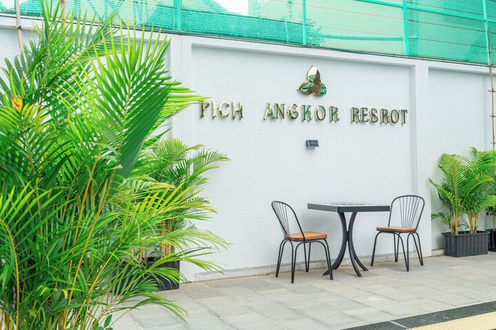 Hotel Exterior 93 of 109