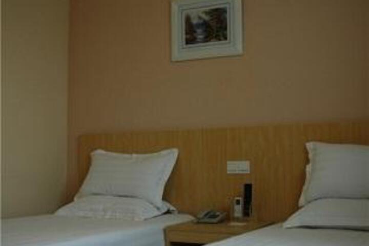 Room 9 of 9