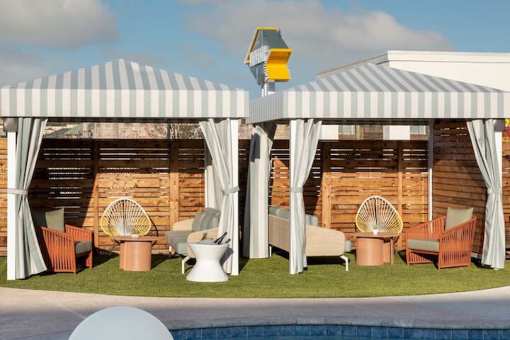 Pool Hotel