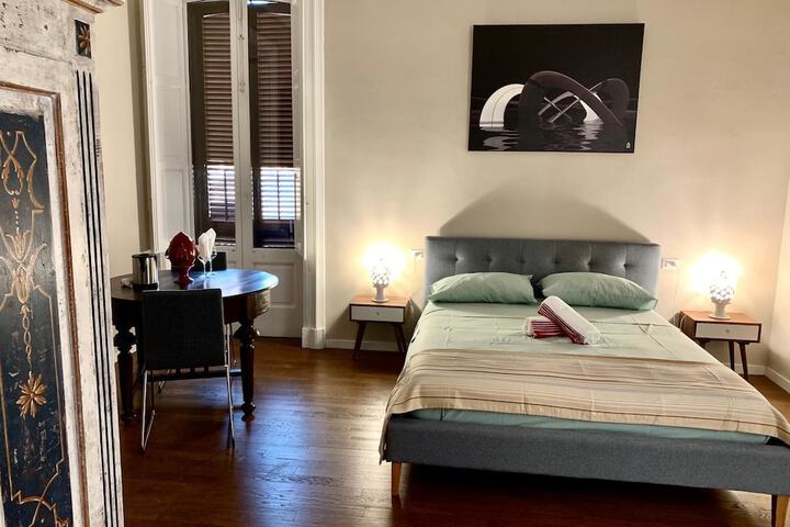 Room 4 of 8