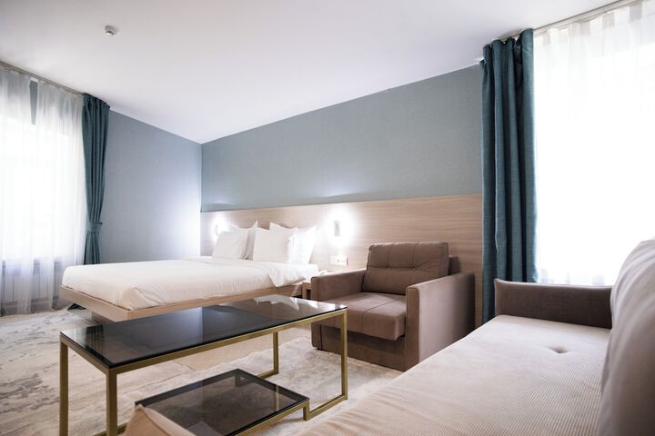 Room 9 of 25