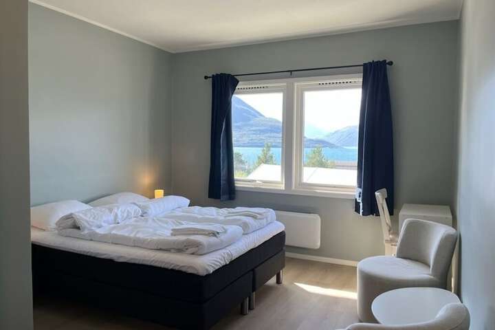Room 6 of 27
