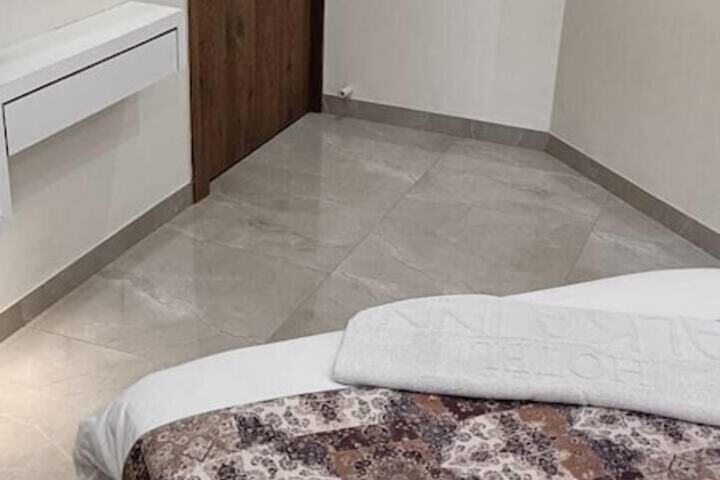 Room 17 of 29