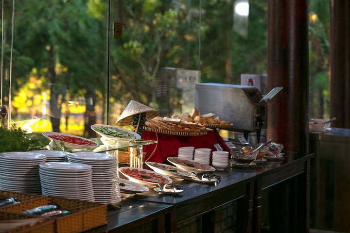 Dining 53 of 77
