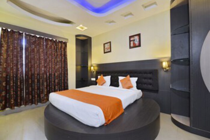 Room 12 of 19