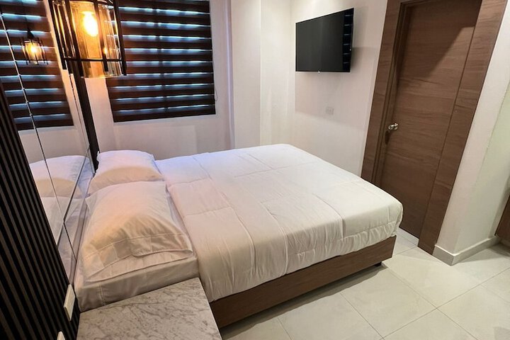 Room 3 of 6