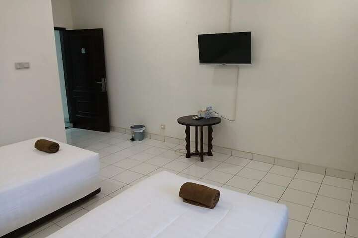 Room 13 of 34