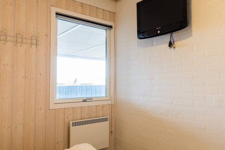 Room 2 of 37