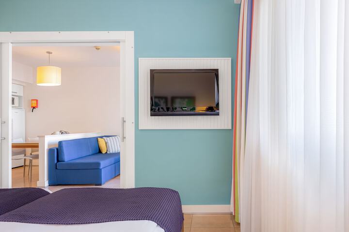 Room 17 of 196