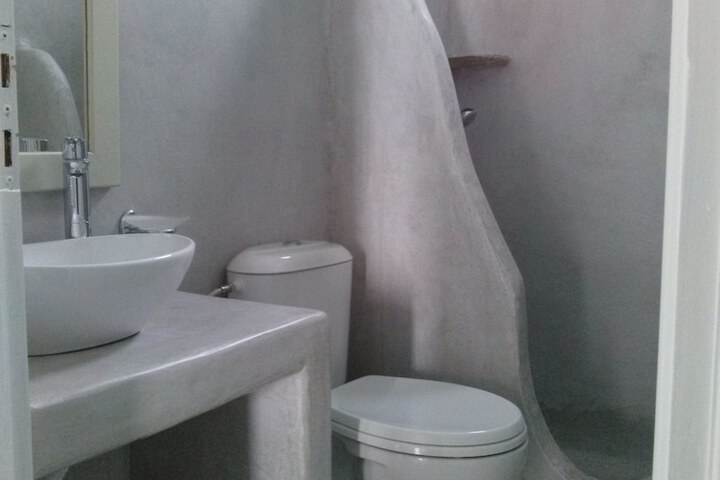 Room 6 of 15
