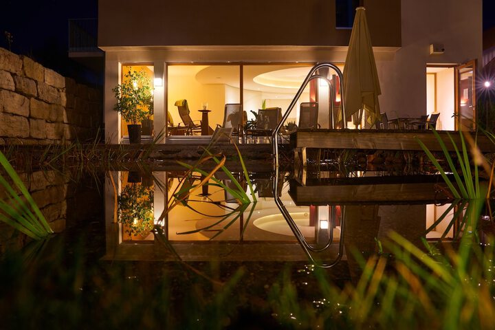 Sundeck 44 of 55