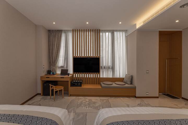 Room 30 of 42