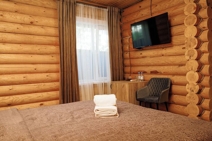 Room 2 of 27