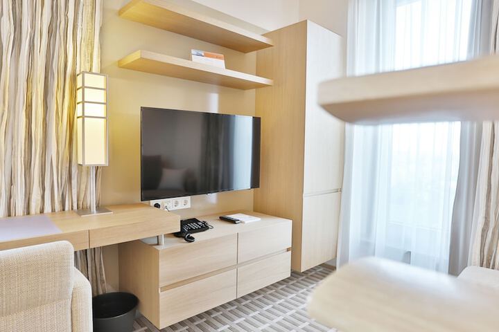 Room 8 of 32