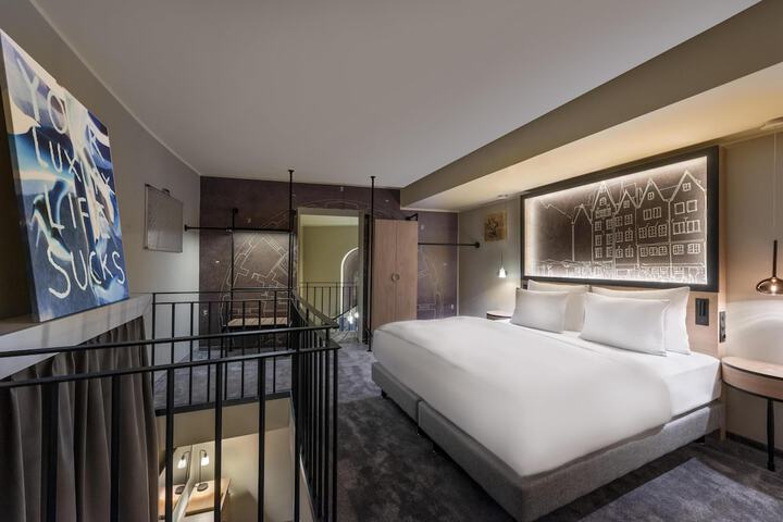 Room 33 of 121