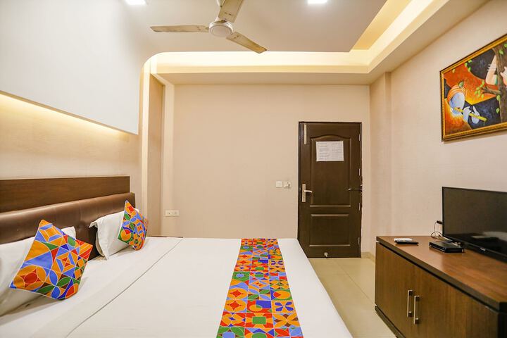 Room 12 of 32