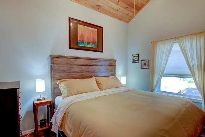 Room 4 of 18