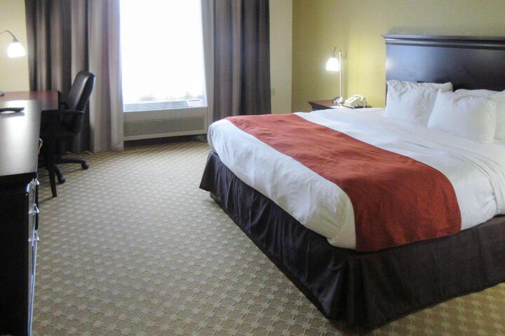 2 Queen Beds (1 of 10)