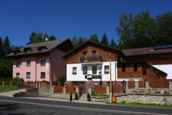 Restaurace a Penzion Kozabar