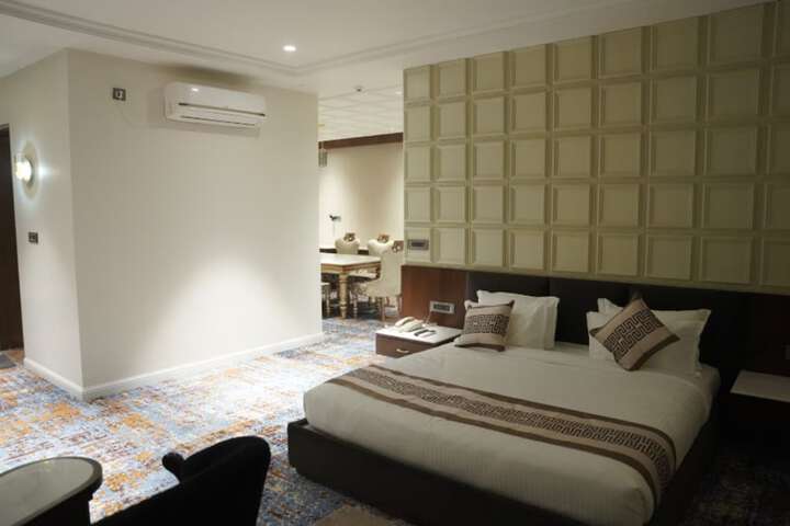 Room 14 of 38