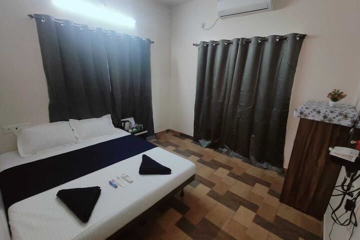 Room 7 of 18