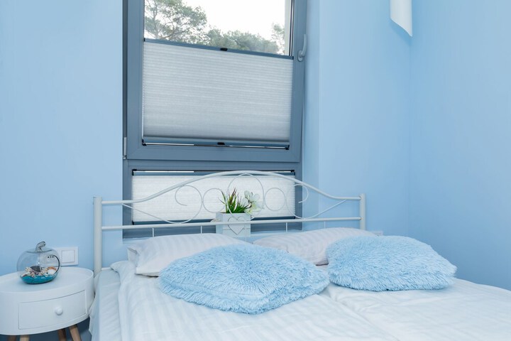 Room 6 of 35