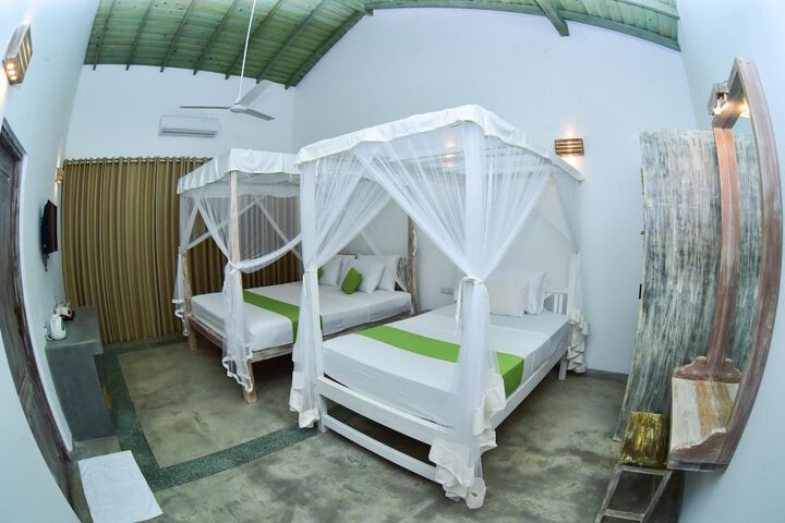 Room 9 of 38