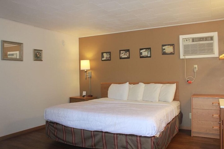 Room 21 of 83
