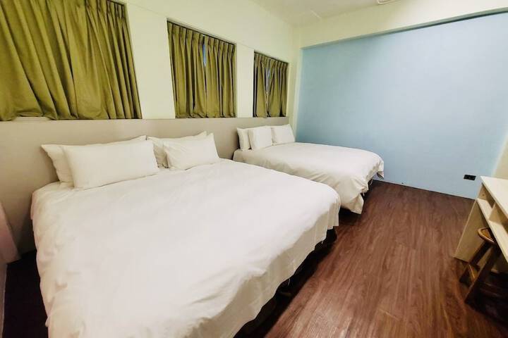 Room 30 of 74