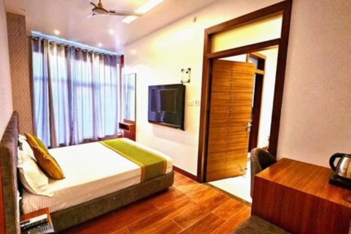 Room 7 of 17