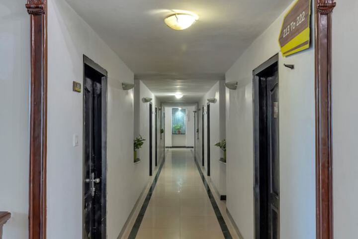 Ballroom/Hall 28 of 35