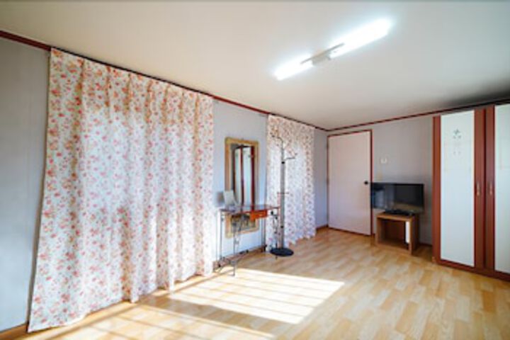 Room 11 of 35