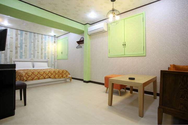 Room 6 of 29
